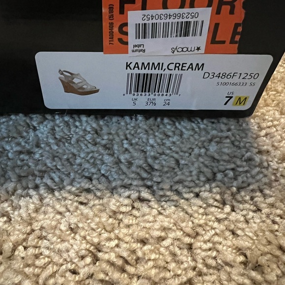 Cream wedge Fergalicious heels - Picture 2 of 5